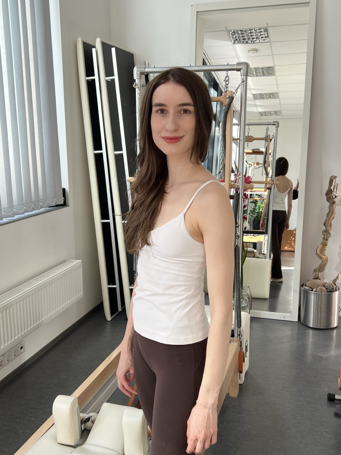 Eli seismas True Pilates Estonia stuudios Cadillaci kõrval